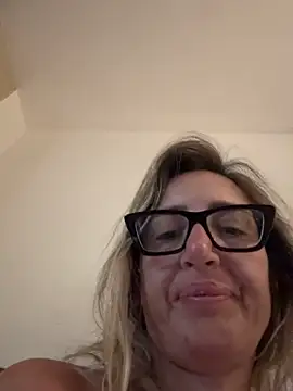 Snapshot of casalinga88 chatting on 09-17-25, 05:31 casalinga88 online show from 09-17-25, 05:31