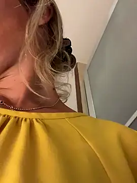 Snapshot of casalinga88 chatting on 09-18-25, 06:15 casalinga88 online show from 09-18-25, 06:15