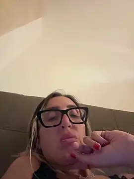 Snapshot of casalinga88 chatting on 09-19-25, 09:59 casalinga88 online show from 09-19-25, 09:59