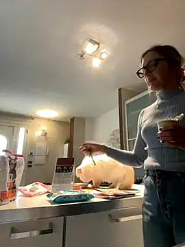 Snapshot of casalinga88 chatting on 10-13-25, 11:32 casalinga88 online show from 10-13-25, 11:32