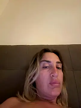 Snapshot of casalinga88 chatting on 10-24-25, 05:37 casalinga88 online show from 10-24-25, 05:37