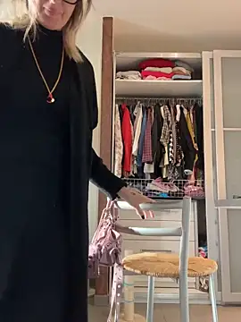 Snapshot of casalinga88 chatting on 10-28-25, 07:23 casalinga88 online show from 10-28-25, 07:23