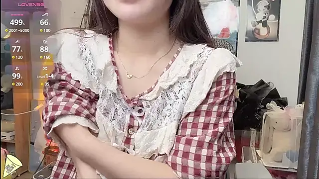 Snapshot of Berrysweet_68 chatting on 02-25-25, 02:03 Berrysweet 68 online show from 02-25-25, 02:03