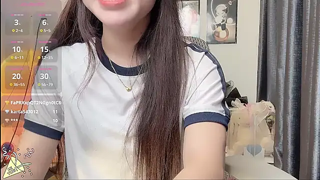 Snapshot of Berrysweet_68 chatting on 02-25-25, 03:27 Berrysweet 68 online show from 02-25-25, 03:27