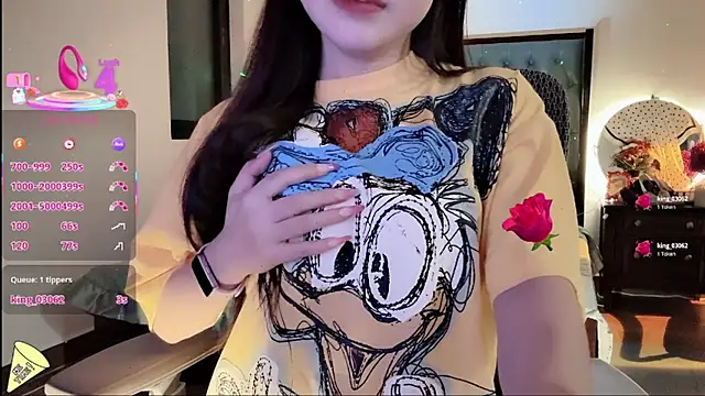 Snapshot of Berrysweet_68 chatting on 10-24-25, 10:17 Berrysweet 68 online show from 10-24-25, 10:17