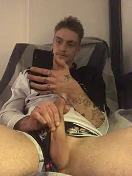 Snapshot of Simboxxx040 chatting on 01-01-25, 11:18 Simboxxx040 online show from 01-01-25, 11:18