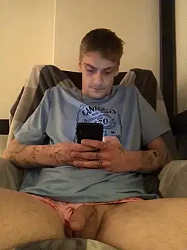 Snapshot of Simboxxx040 chatting on 01-08-25, 02:25 Simboxxx040 online show from 01-08-25, 02:25