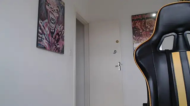 CrisBathoryxxx online show from 01-05-25, 08:42