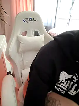 Snapshot of Scherana chatting on 10-21-25, 11:11 Scherana online show from 10-21-25, 11:11