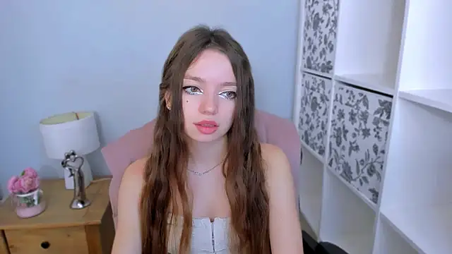 GraceLips online show from 10-13-25, 05:40