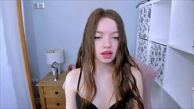 GraceLips online show from 12-20-25, 06:42