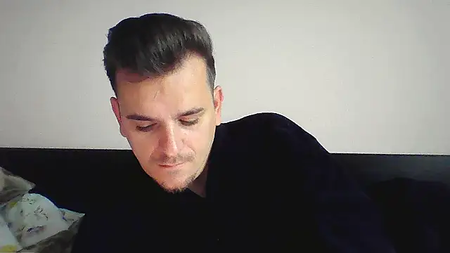 Snapshot of Huge_cock22cm chatting on 10-27-25, 06:06 Huge cock22cm online show from 10-27-25, 06:06