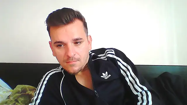 Snapshot of Huge_cock22cm chatting on 10-29-25, 06:26 Huge cock22cm online show from 10-29-25, 06:26