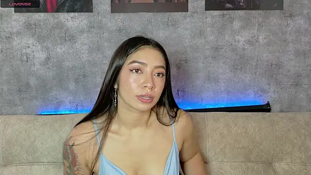 Snapshot of megan_bluee23 chatting on 03-10-26, 06:13 megan bluee23 online show from 03-10-26, 06:13