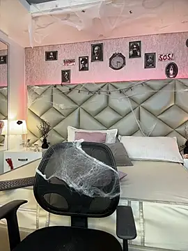 Brenda Garcia online show from 10-09-25, 08:18