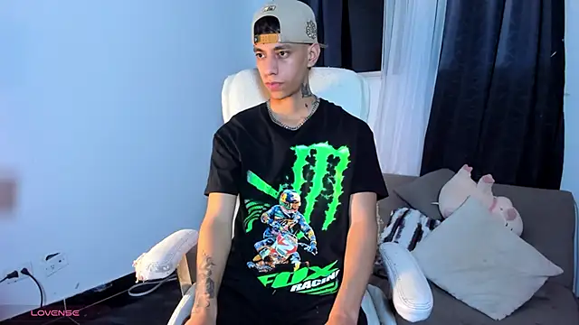 Snapshot of Josep_Davies chatting on 12-24-24, 03:16 Josep Davies online show from 12-24-24, 03:16