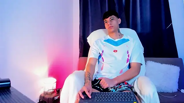 Snapshot of Josep_Davies chatting on 02-02-25, 11:11 Josep Davies online show from 02-02-25, 11:11