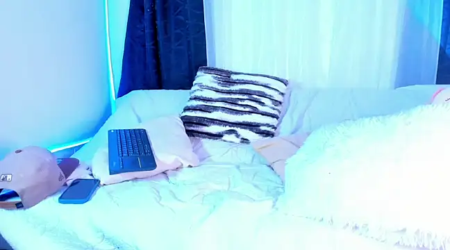 Snapshot of Josep_Davies chatting on 02-18-25, 07:43 Josep Davies online show from 02-18-25, 07:43