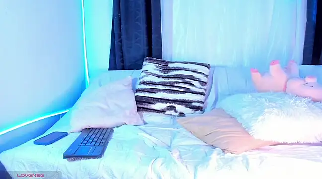 Snapshot of Josep_Davies chatting on 02-18-25, 11:19 Josep Davies online show from 02-18-25, 11:19