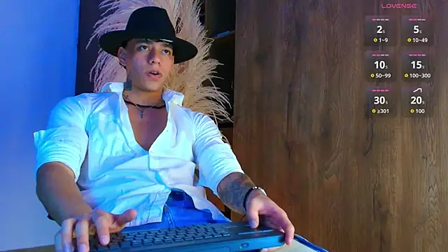 Snapshot of Josep_Davies chatting on 10-31-25, 10:55 Josep Davies online show from 10-31-25, 10:55