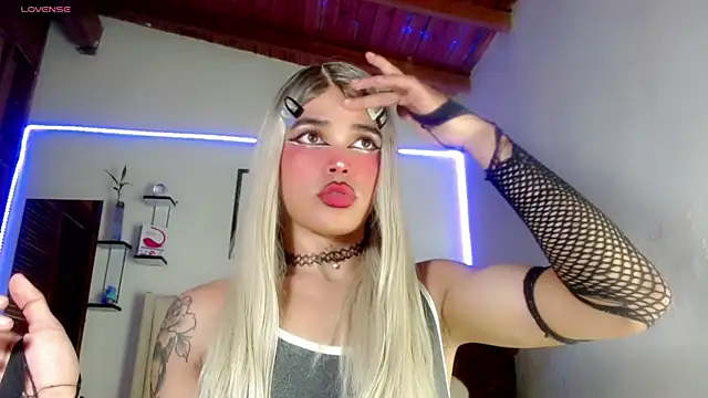 Snapshot of ladytslatina chatting on 01-19-25, 08:39 ladytslatina online show from 01-19-25, 08:39