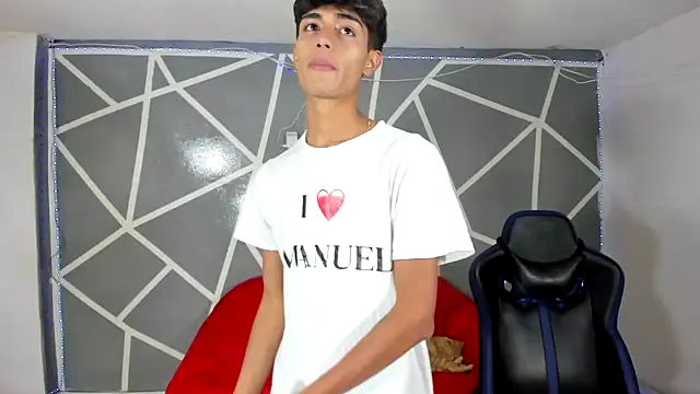 Snapshot of oliverhot2005 chatting on 12-01-24, 09:04 oliverhot2005 online show from 12-01-24, 09:04