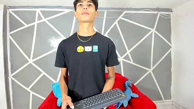 Snapshot of oliverhot2005 chatting on 12-07-24, 07:32 oliverhot2005 online show from 12-07-24, 07:32