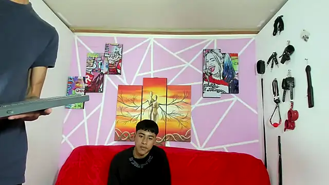 Snapshot of oliverhot2005 chatting on 01-09-25, 06:57 oliverhot2005 online show from 01-09-25, 06:57