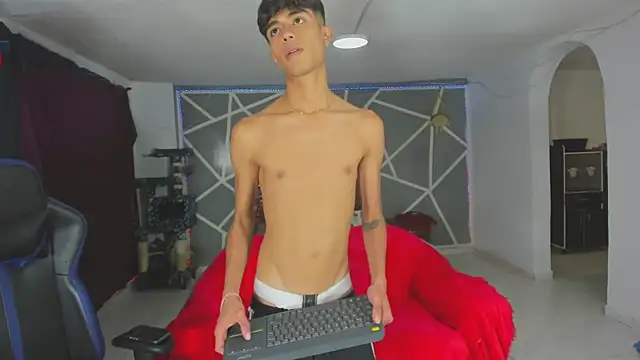 Snapshot of oliverhot2005 chatting on 01-29-25, 04:26 oliverhot2005 online show from 01-29-25, 04:26