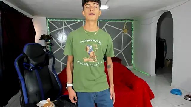 Snapshot of oliverhot2005 chatting on 01-31-25, 06:03 oliverhot2005 online show from 01-31-25, 06:03