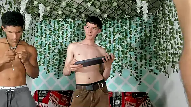 Snapshot of oliverhot2005 chatting on 02-23-25, 07:38 oliverhot2005 online show from 02-23-25, 07:38