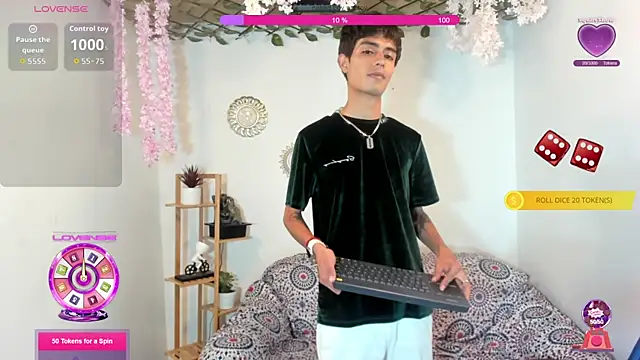 Snapshot of oliverhot2005 chatting on 09-09-25, 11:15 oliverhot2005 online show from 09-09-25, 11:15