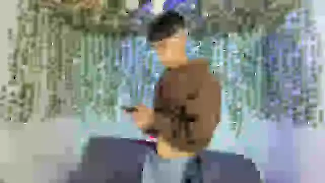 Snapshot of oliverhot2005 chatting on 09-26-25, 08:13 oliverhot2005 online show from 09-26-25, 08:13