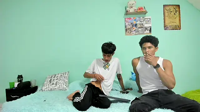 Snapshot of oliverhot2005 chatting on 10-18-25, 11:05 oliverhot2005 online show from 10-18-25, 11:05