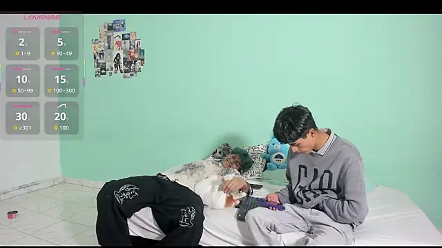 Snapshot of oliverhot2005 chatting on 10-28-25, 07:05 oliverhot2005 online show from 10-28-25, 07:05