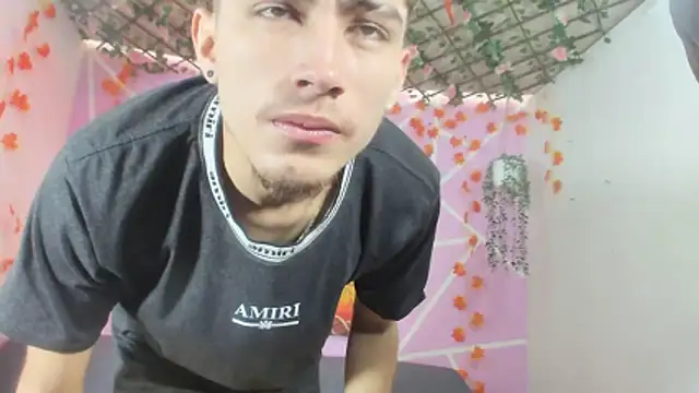 Snapshot of oliverhot2005 chatting on 10-29-25, 03:47 oliverhot2005 online show from 10-29-25, 03:47