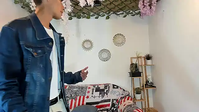 Snapshot of oliverhot2005 chatting on 11-05-25, 09:59 oliverhot2005 online show from 11-05-25, 09:59