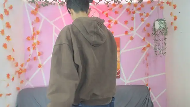 Snapshot of oliverhot2005 chatting on 11-07-25, 07:36 oliverhot2005 online show from 11-07-25, 07:36