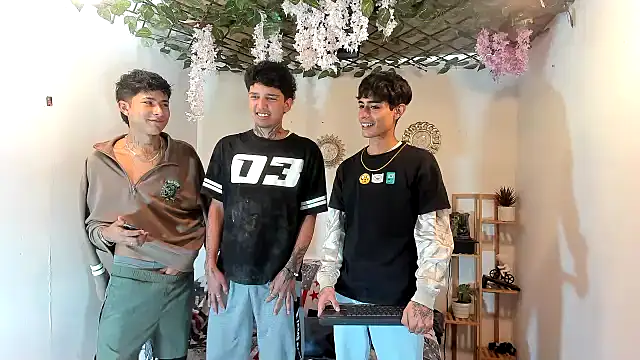 Snapshot of oliverhot2005 chatting on 11-09-25, 02:59 oliverhot2005 online show from 11-09-25, 02:59