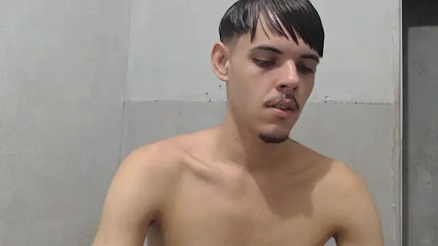 MicaelRian69 online show from 05-10-26, 04:17