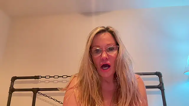 Snapshot of Milf_Goddess chatting on 02-19-25, 01:18 Milf Goddess online show from 02-19-25, 01:18