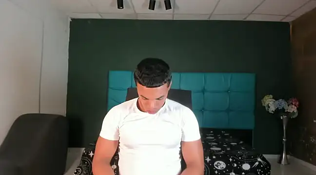 Snapshot of SexyBigCock01 chatting on 02-06-25, 02:00 SexyBigCock01 online show from 02-06-25, 02:00