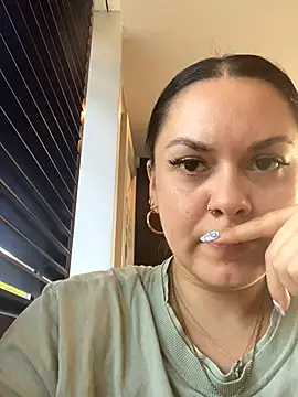 Snapshot of Luccreccia_ chatting on 10-04-25, 09:18 Luccreccia online show from 10-04-25, 09:18