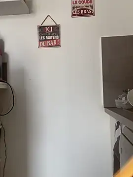 Snapshot of Luccreccia_ chatting on 10-09-25, 10:13 Luccreccia online show from 10-09-25, 10:13