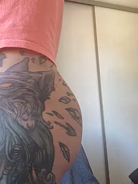 Snapshot of Luccreccia_ chatting on 10-11-25, 12:15 Luccreccia online show from 10-11-25, 12:15