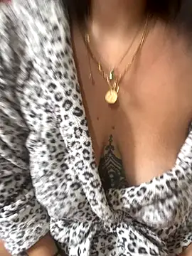 Snapshot of Luccreccia_ chatting on 10-18-25, 09:10 Luccreccia online show from 10-18-25, 09:10