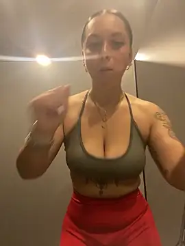 Luccreccia  online show from 12-19-25, 02:46