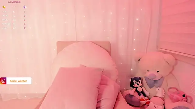 Alice winter  online show from 10-06-25, 07:11