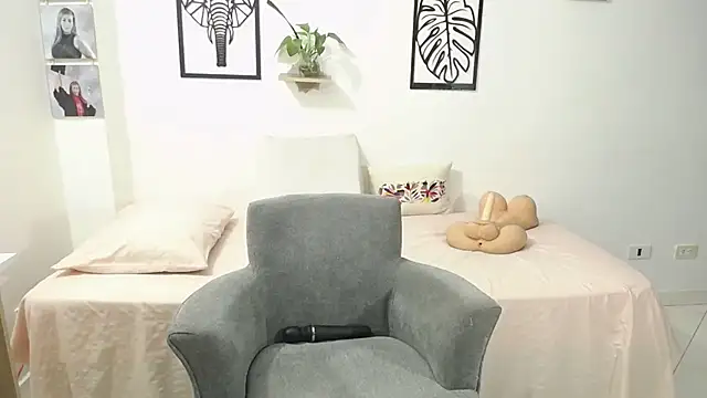 renata salinas 1 online show from 02-04-25, 12:40