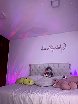 alee lenoxx online show from 10-21-25, 06:14